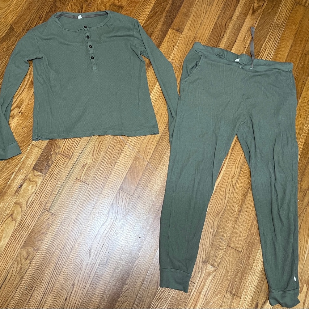 Nui Size L Women’s Waffle Henley Top and Bottoms